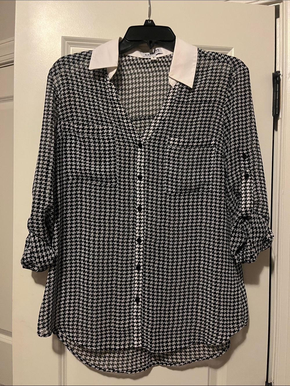 Express Black and White Houndstooth Collared Button-Up Blouse
